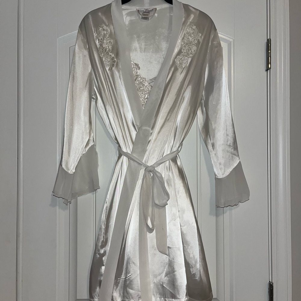 Like new. Beading and lace all perfectly in tacked.